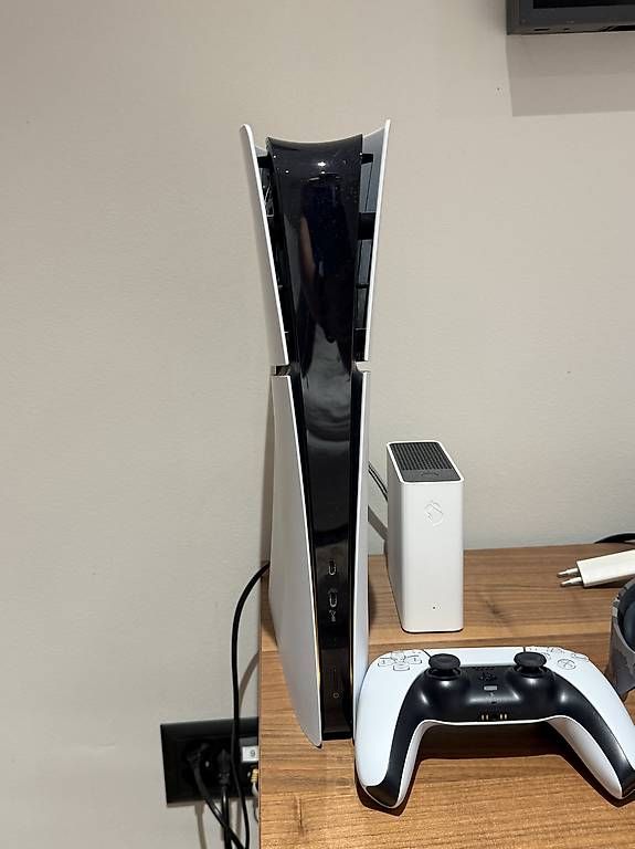 Sony Consoles: Ps5 Slim mit Controller und Bluetooth Headset – D'occasion à Küsnacht ZH par nor_gp68 2