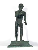 Homme nue statuette