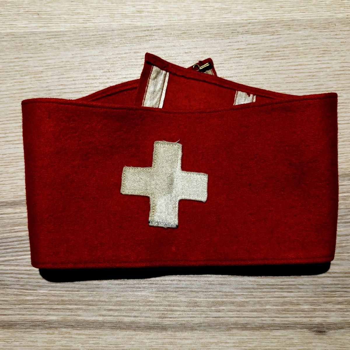 Armée suisse Uniformes: Armbinde mit Schweizerkreuz, Ordonnanz 1840 – D'occasion à Engelberg par velargo