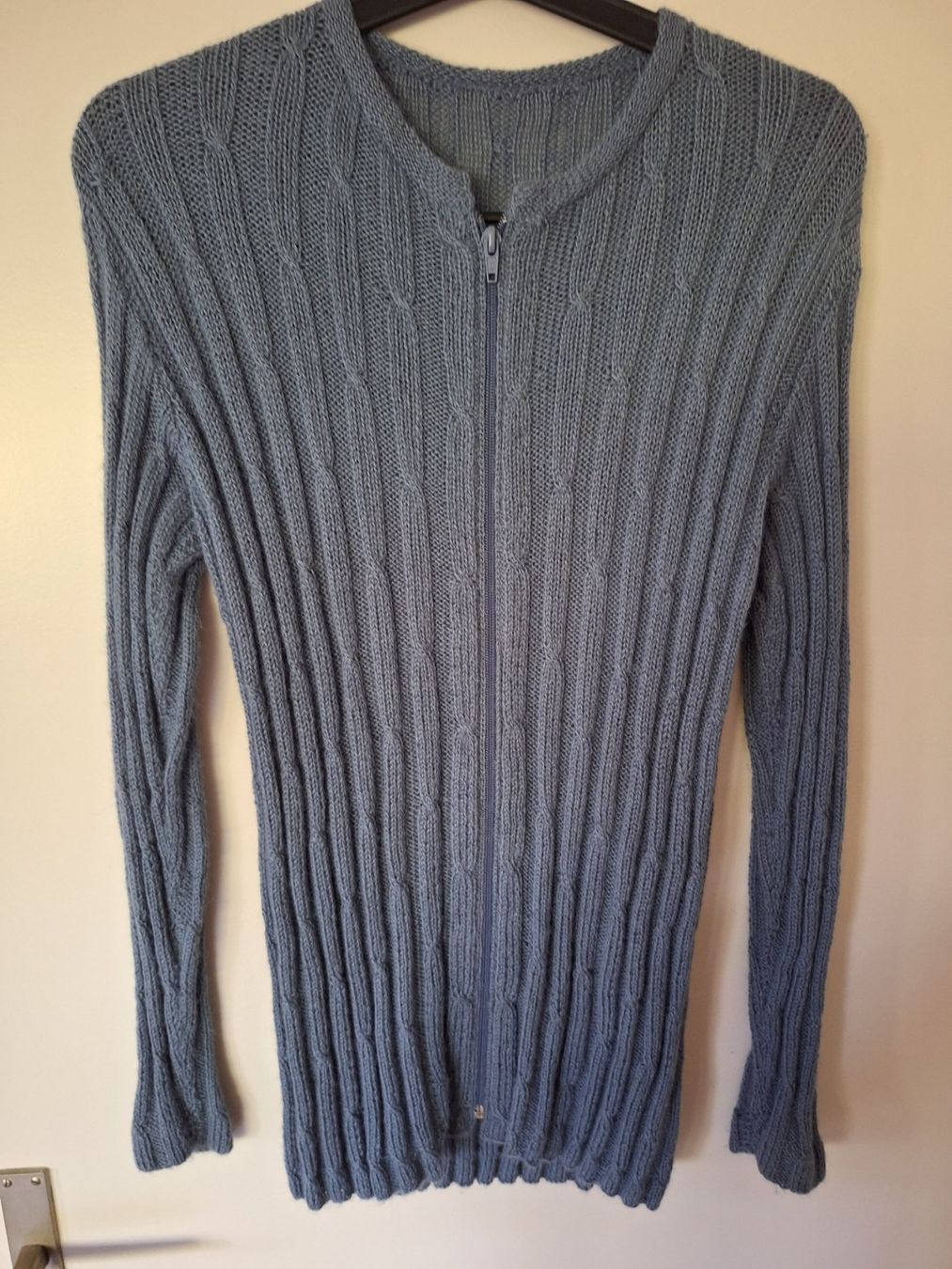 Giacche: Hellblaue Strickjacke mit Reissverschluss, Grösse M – Usato da Aesch BL venduto da sar_j59l
