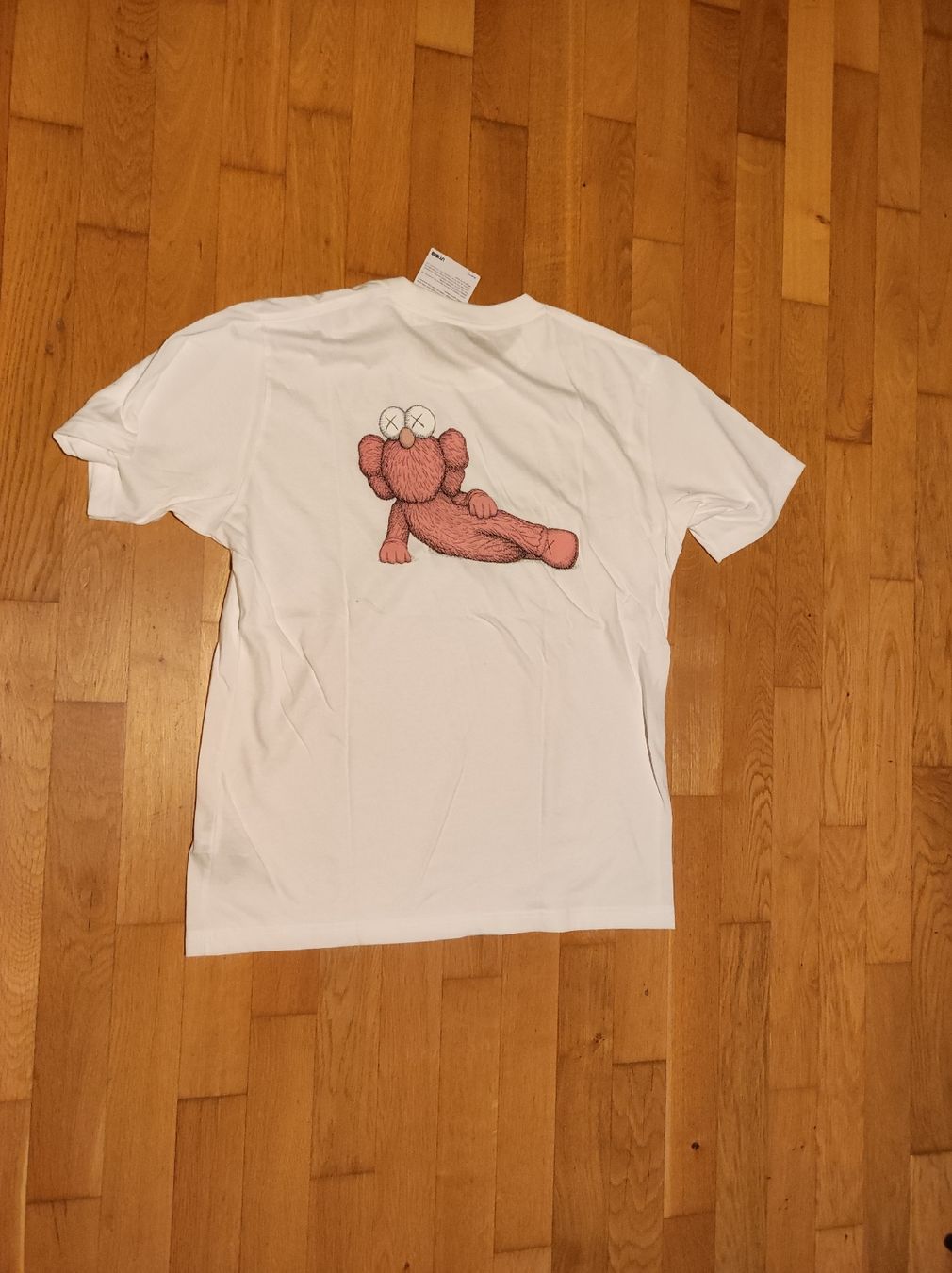 T-shirt: Kaws Uniqlo tshirt – Nuovo (secondo la descrizione) da Zürich venduto da gds90 1