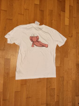 Kaws Uniqlo tshirt