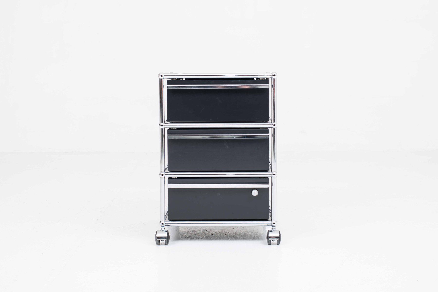 USM Banconi: USM Rollcontainer in Graphitschwarz – Usato da Zürich venduto da STUZH38 2
