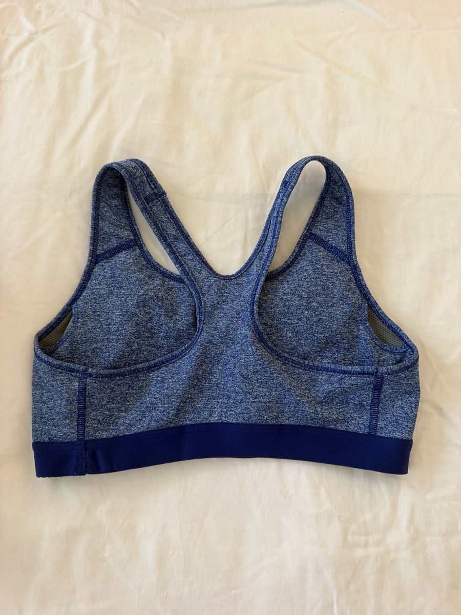 Nike Top: Nike sports bra – Usato da Zürich venduto da lil_h279 1