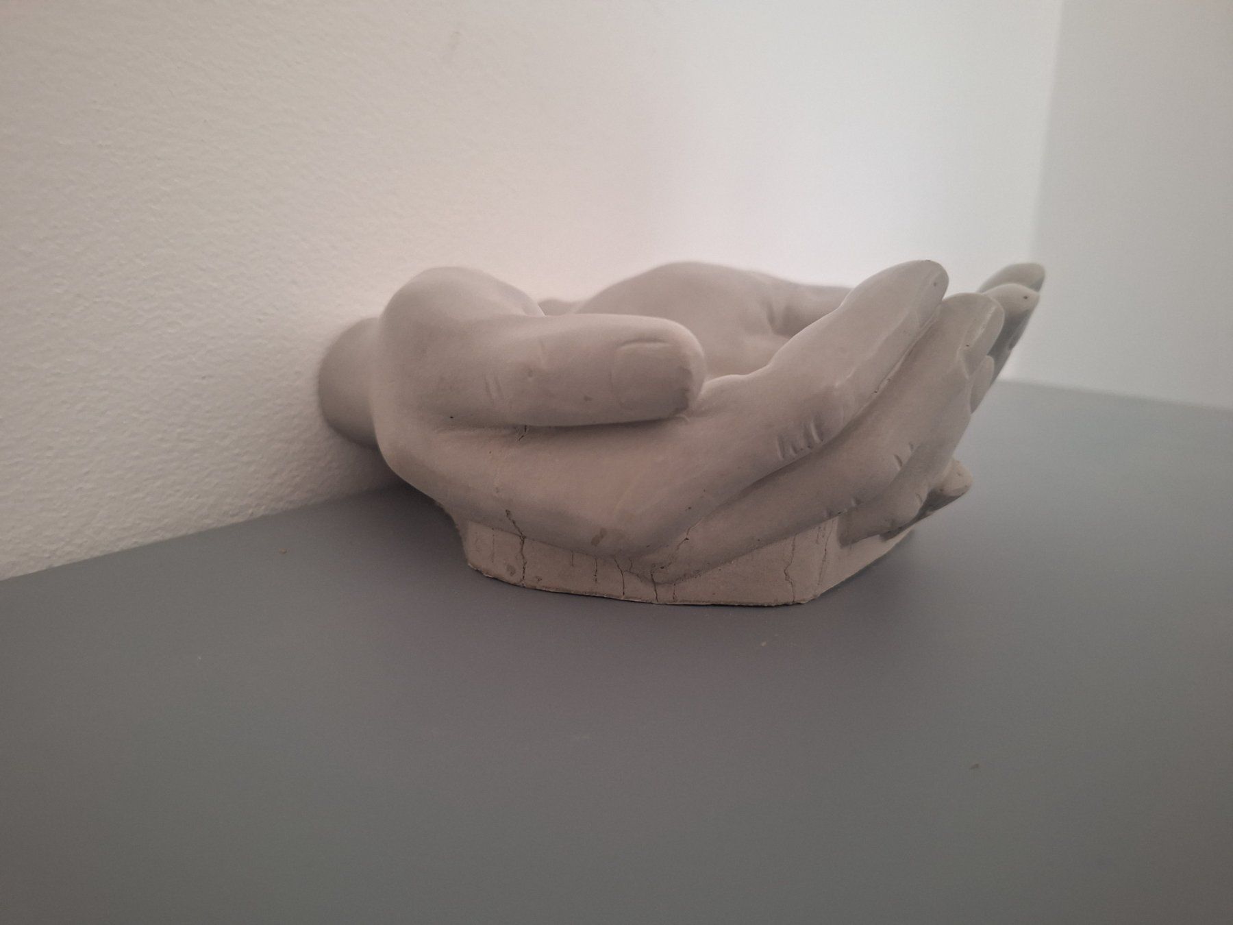 Tutte le decorazioni: Dekorative Hände aus Beton – Usato da Donat venduto da Lacvers 1