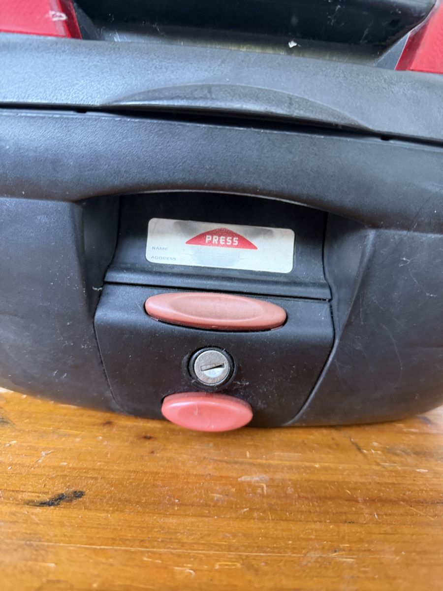 Givi Topcase: GIVI Motorrad Top Case / Koffer  – Usato da Gurmels venduto da SwissShop21 2