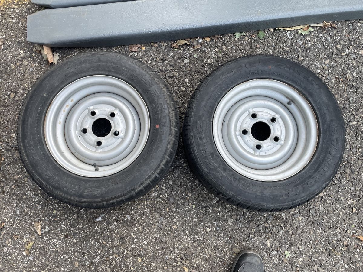 Pneumatici & Ruote complete: Komplettrad 195/60R12 – Usato da Flaach venduto da Binz