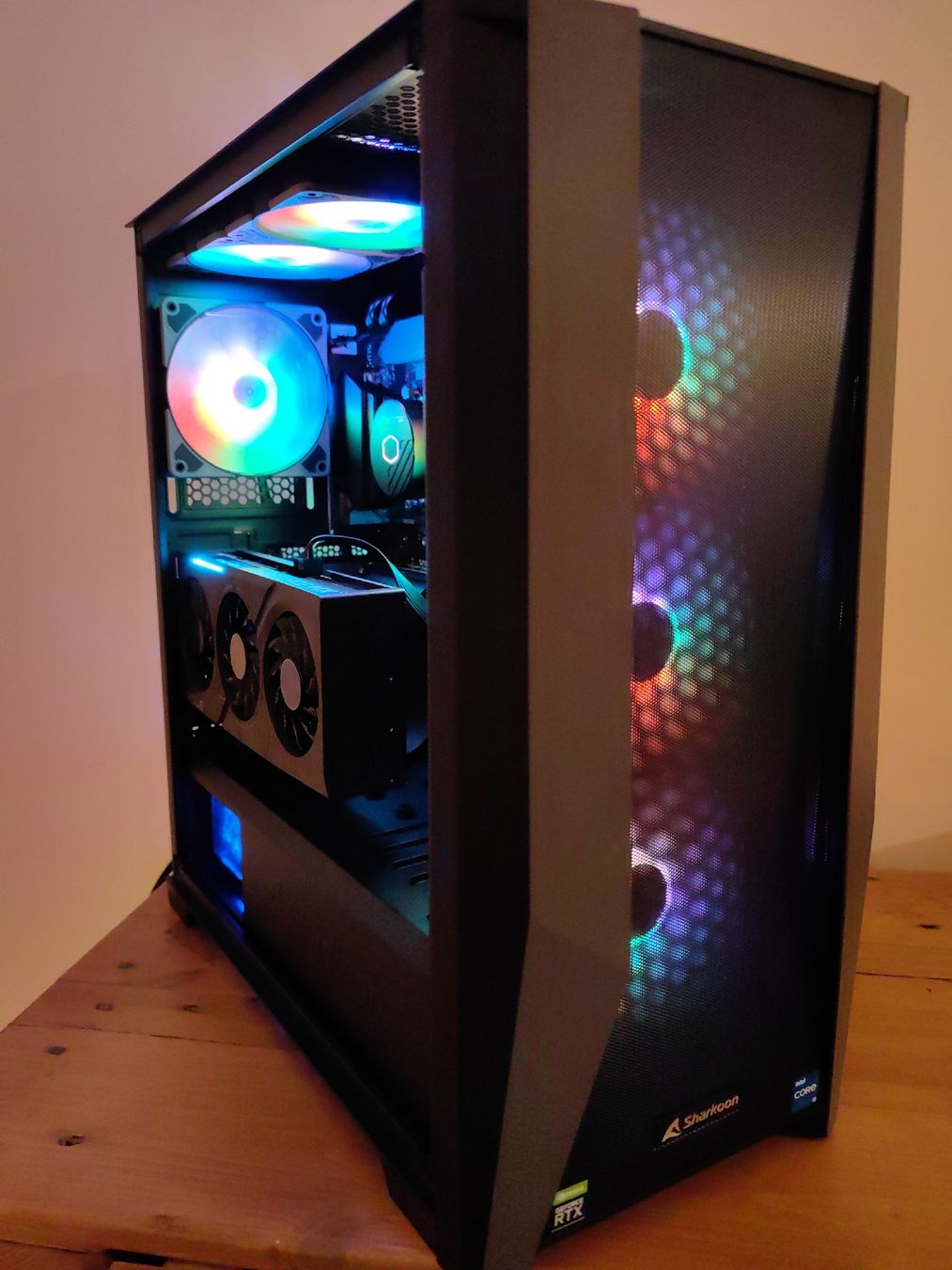 PCs: Sharkoon Gaming PC – Neu und originalverpackt aus Zürich von Bozakis