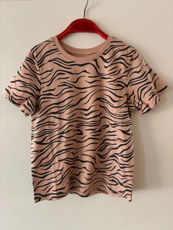Schönes Tshirt Gr. 128, Neu
