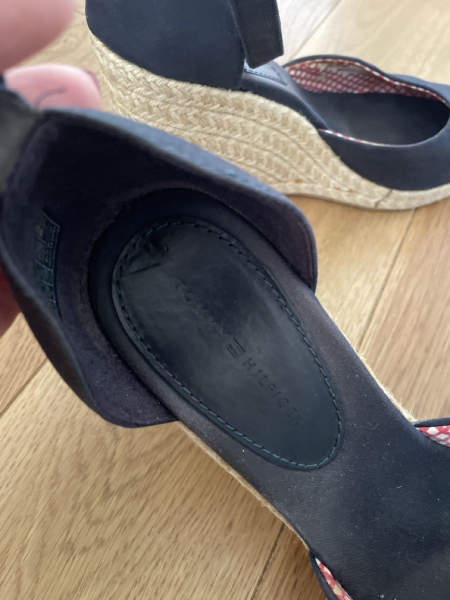 Tommy Hilfiger Chaussures femmes: TH Plateau Schuhe GR. 40 – D'occasion à Bern par prostezuzka 4