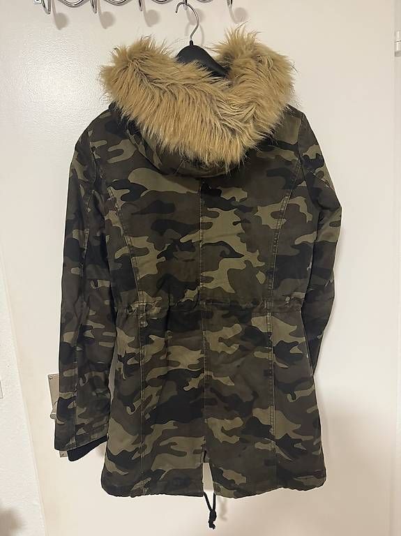 Giacche: Winterjacke Camouflage Grösse 36 – Usato da Kriegstetten venduto da shreya22 1