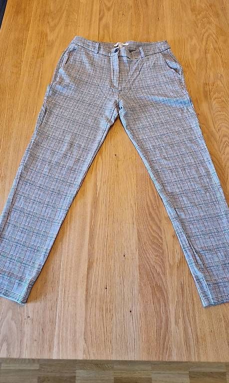 Pantaloni: Hose Esprit – Usato da Sarnen venduto da elawid