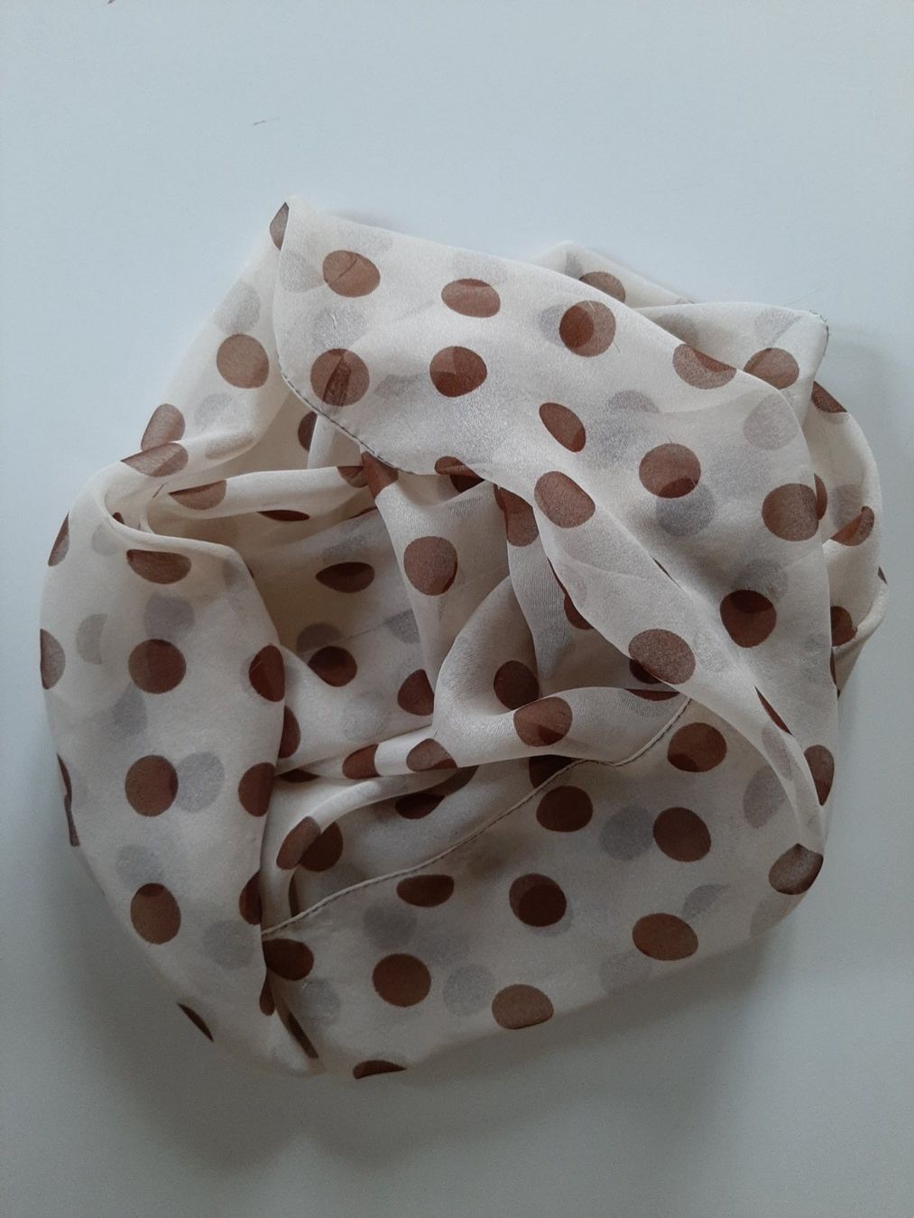 Foulards, Tücher & Schals: Foulard beige à pois bruns – Gebraucht aus Lausanne von Cognitia 1