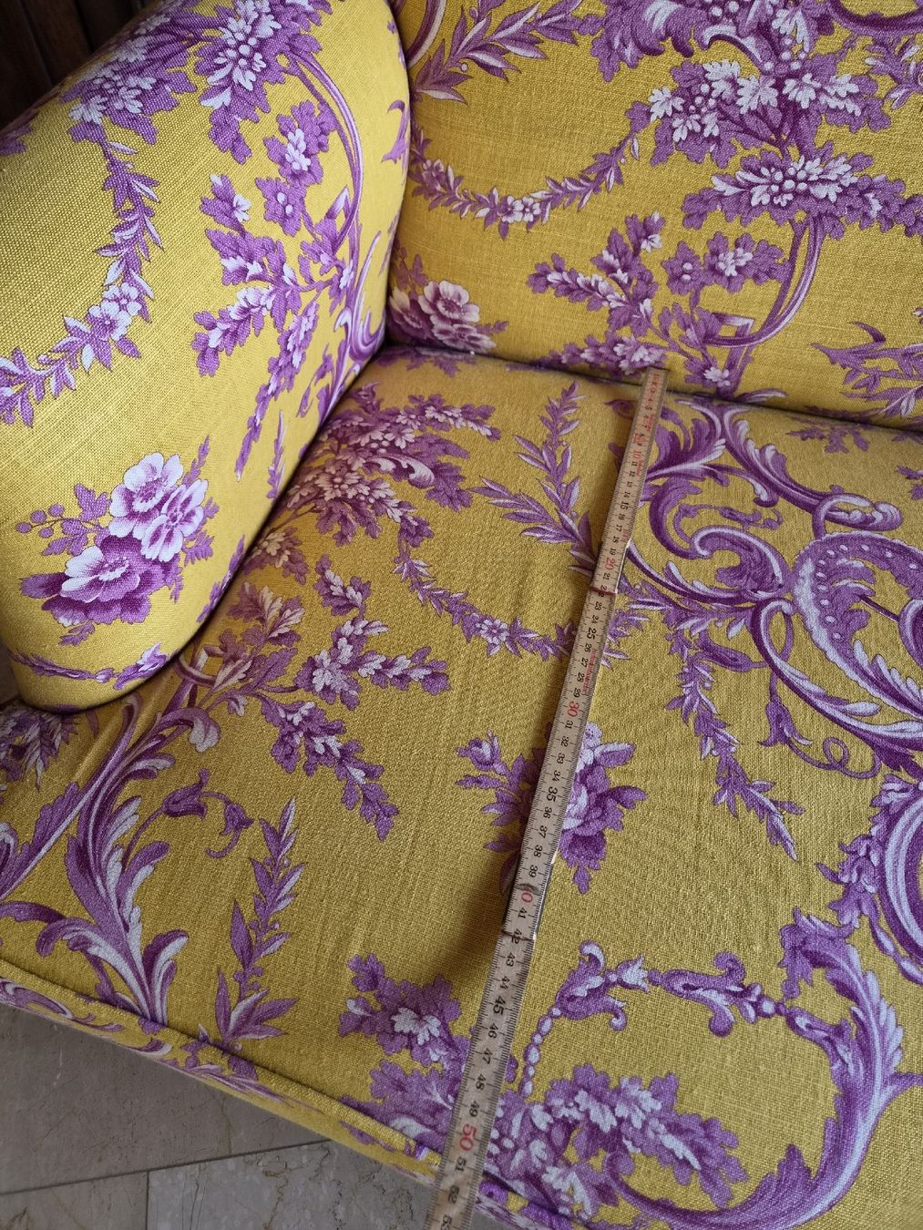 Sofas: Antikes Sofa mit neuem Stoffbezug – Gebraucht aus Haldenstein von Ramona_D. 6