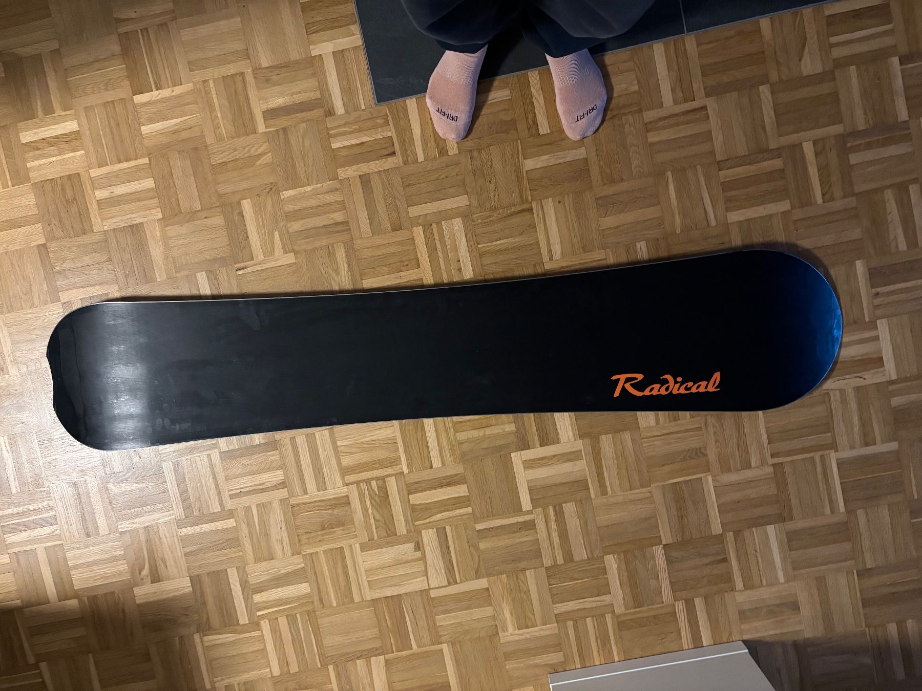 Radical Boards: Carbon Radical Snowboard – D'occasion à Hinwil par Zimizimpi 2