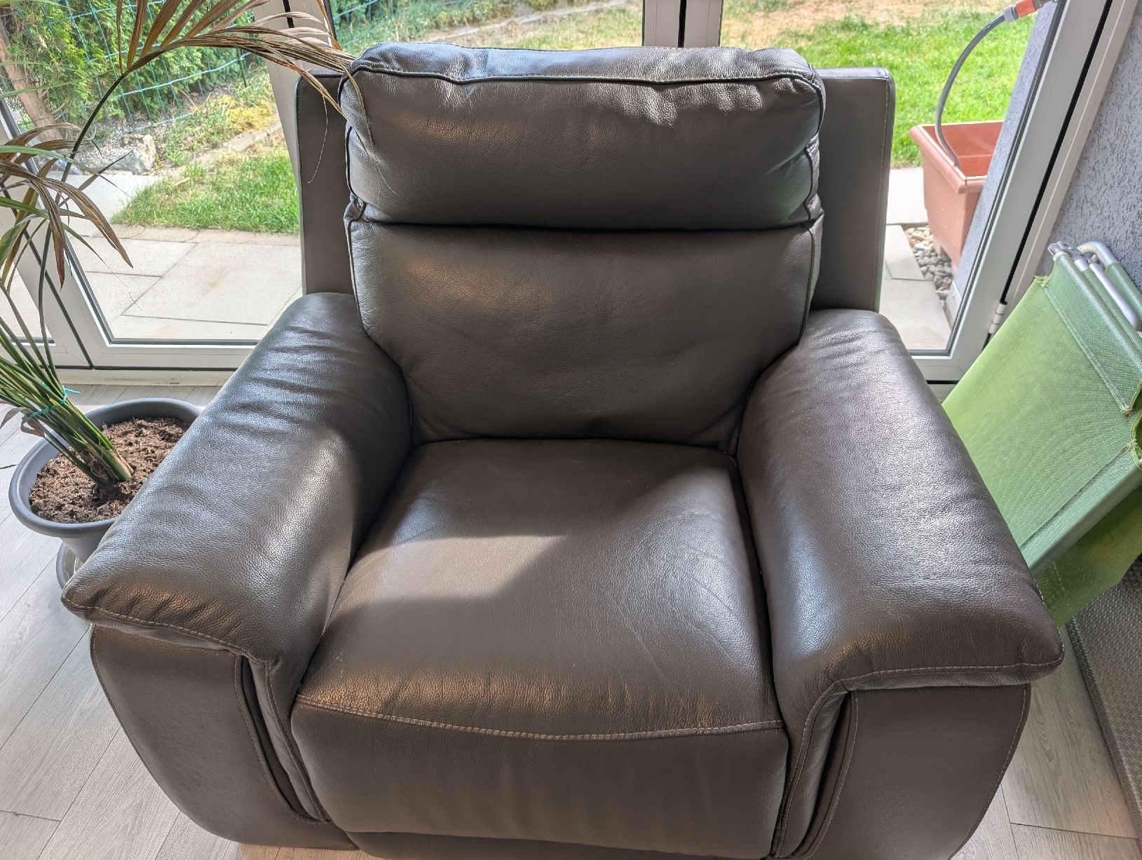 Conforama Divani: 2.5er + 1er Leder Sofa mit Relax Funktion – Usato da Rebstein venduto da pauldainty 1