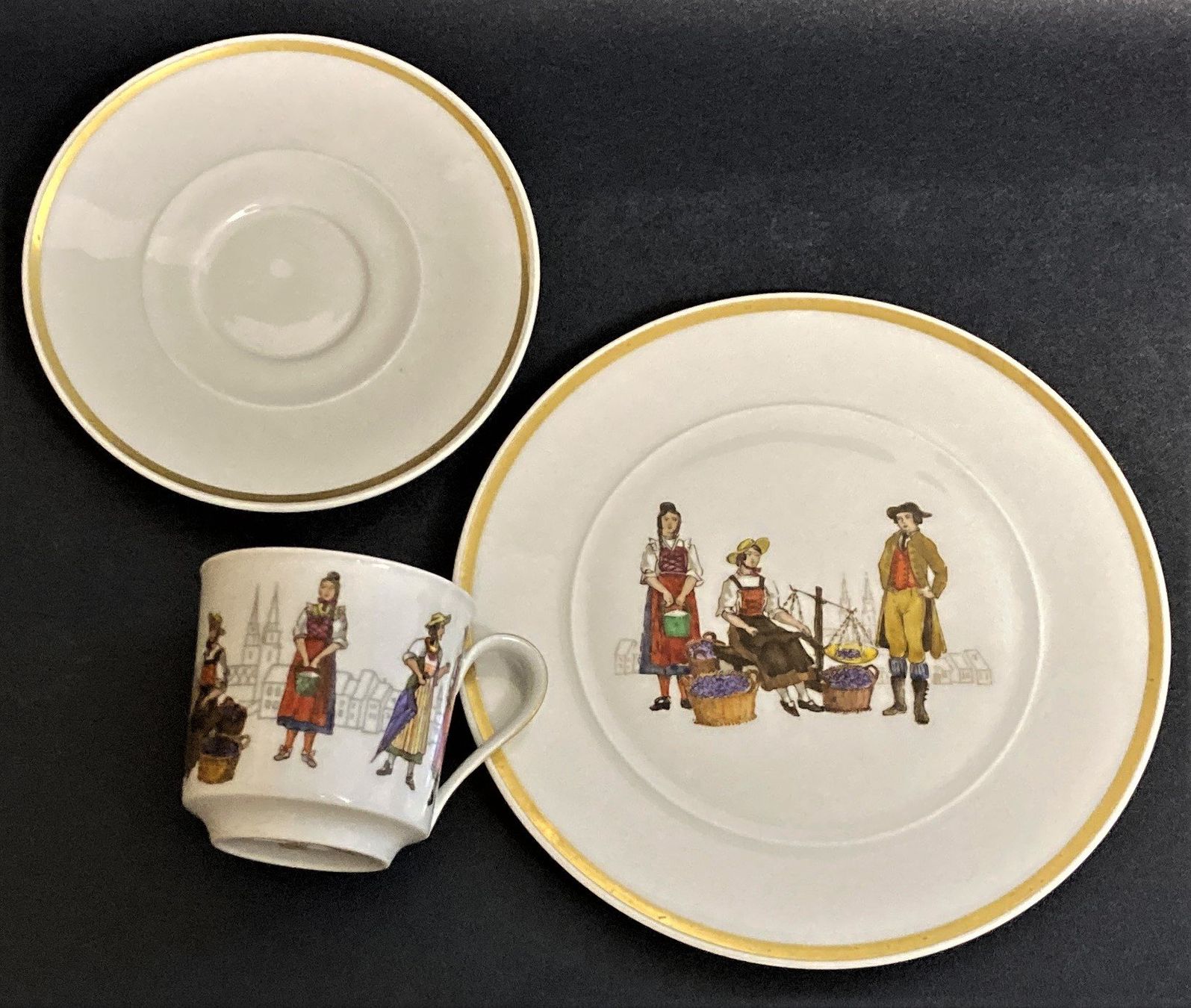 Geschirrsets: Langenthal Mocca Set 3teilig Trachten handbemalt Bâle TOP – Gebraucht aus Wangen b. Olten von Buntgemischt 9