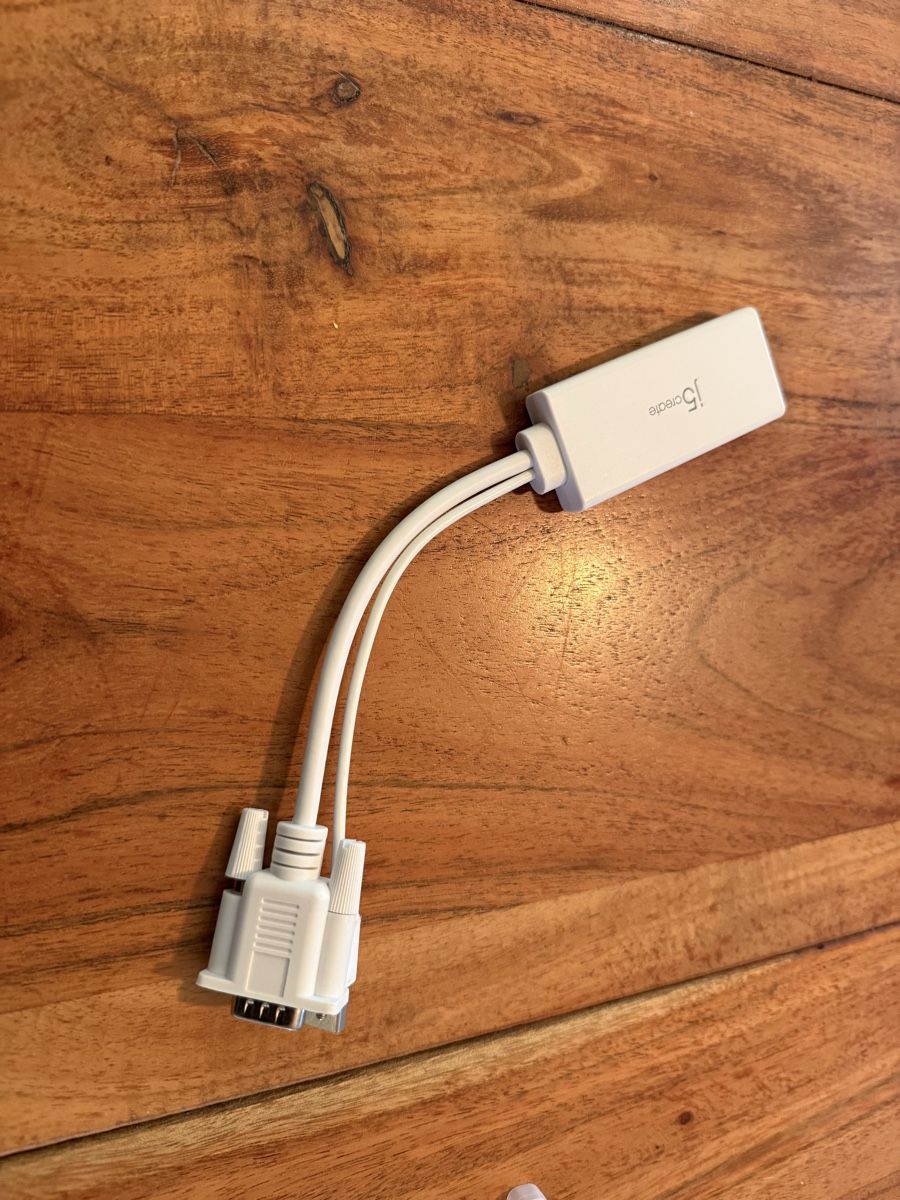 Adattatori: j5create USB Display Adapter HDMI / VGA  – Usato da Muri AG venduto da Ludrigen