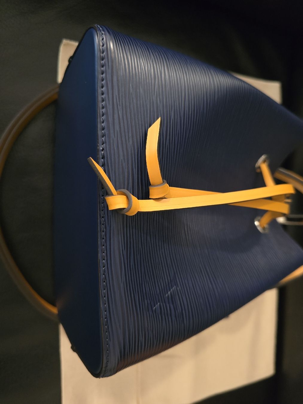 Louis Vuitton Borse da donna: Louis Vuitton NéoNoé BB Epi – Nuovo (secondo la descrizione) da Gattikon venduto da lavric_d 3