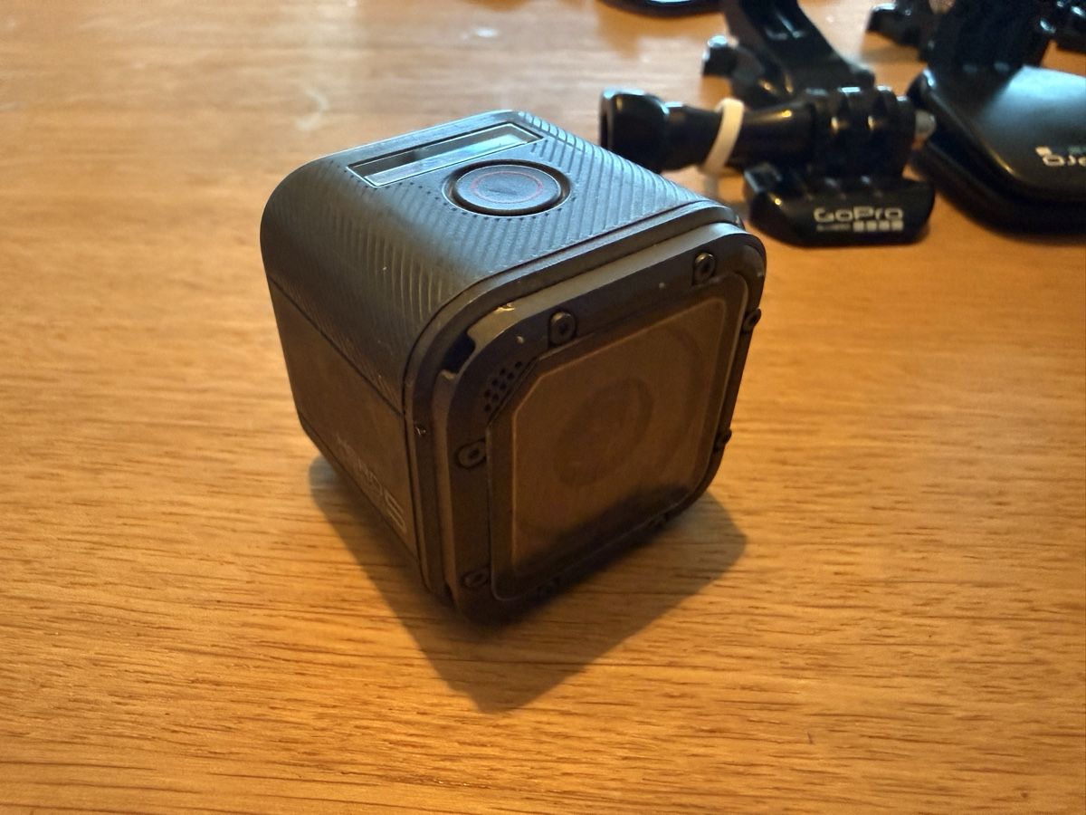 Gopro Action Cam: Gopro 2 caméra session 5 et session4 avec accessoires – Neuf (Voir description) à Morges par passion-cox