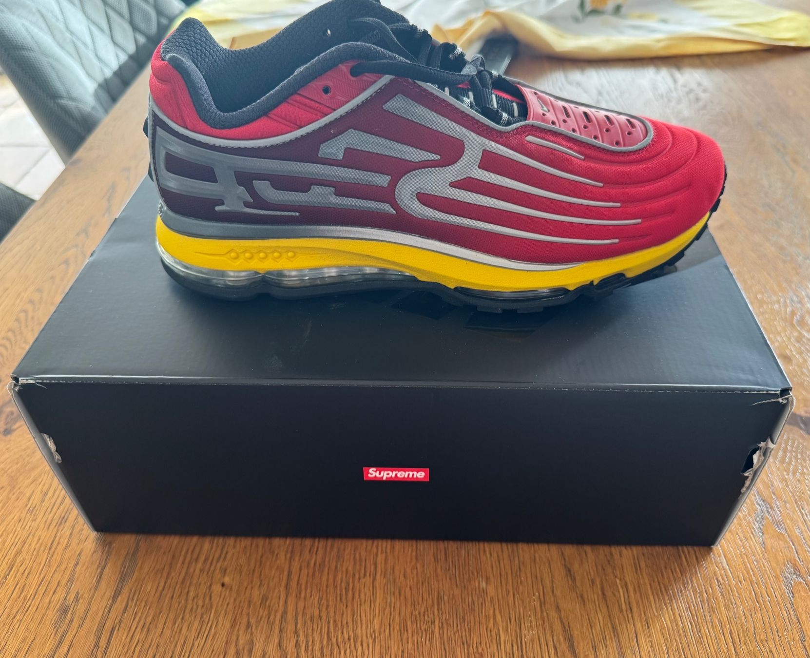 Nike Herrenschuhe: SUPREME AIR MAX 2001 ECSTASY PLUS – Neu und originalverpackt aus Corsier-sur-Vevey von sergioblak