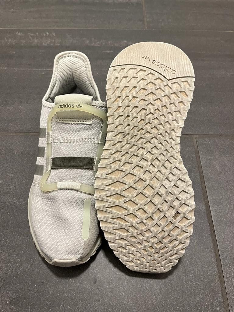 Adidas Chaussures femmes: Adidas Sneakers – D'occasion à Glattpark(Opfikon) par ejo_m8fr