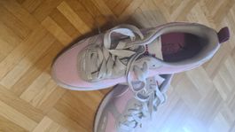 NEUE Puma Turnschuhe