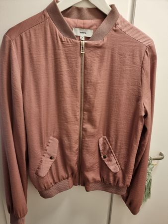 Rosafarbene Übergangsjacke Bomberjacke
