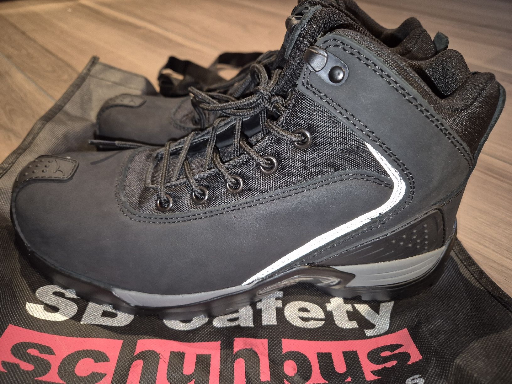 Scarpe da uomo: S3 Sicherheitsschuhe neu Gr.41 – Nuovo (secondo la descrizione) da Auswil venduto da boumi85