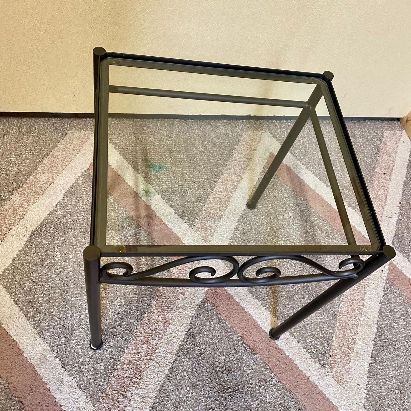 Comodini: Beistelltisch, Metall/Glas – Usato da Krauchthal venduto da SamsPuce 1