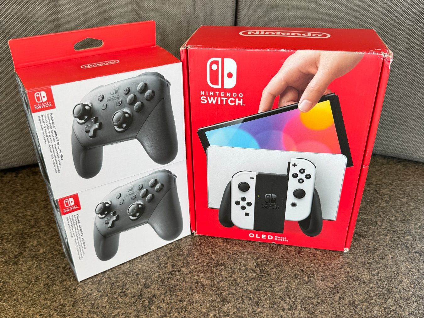 Nintendo Console: Nintendo Switch OLED inkl. 2x Pro Controller – Usato da Rechthalten venduto da Remo_Ba 3