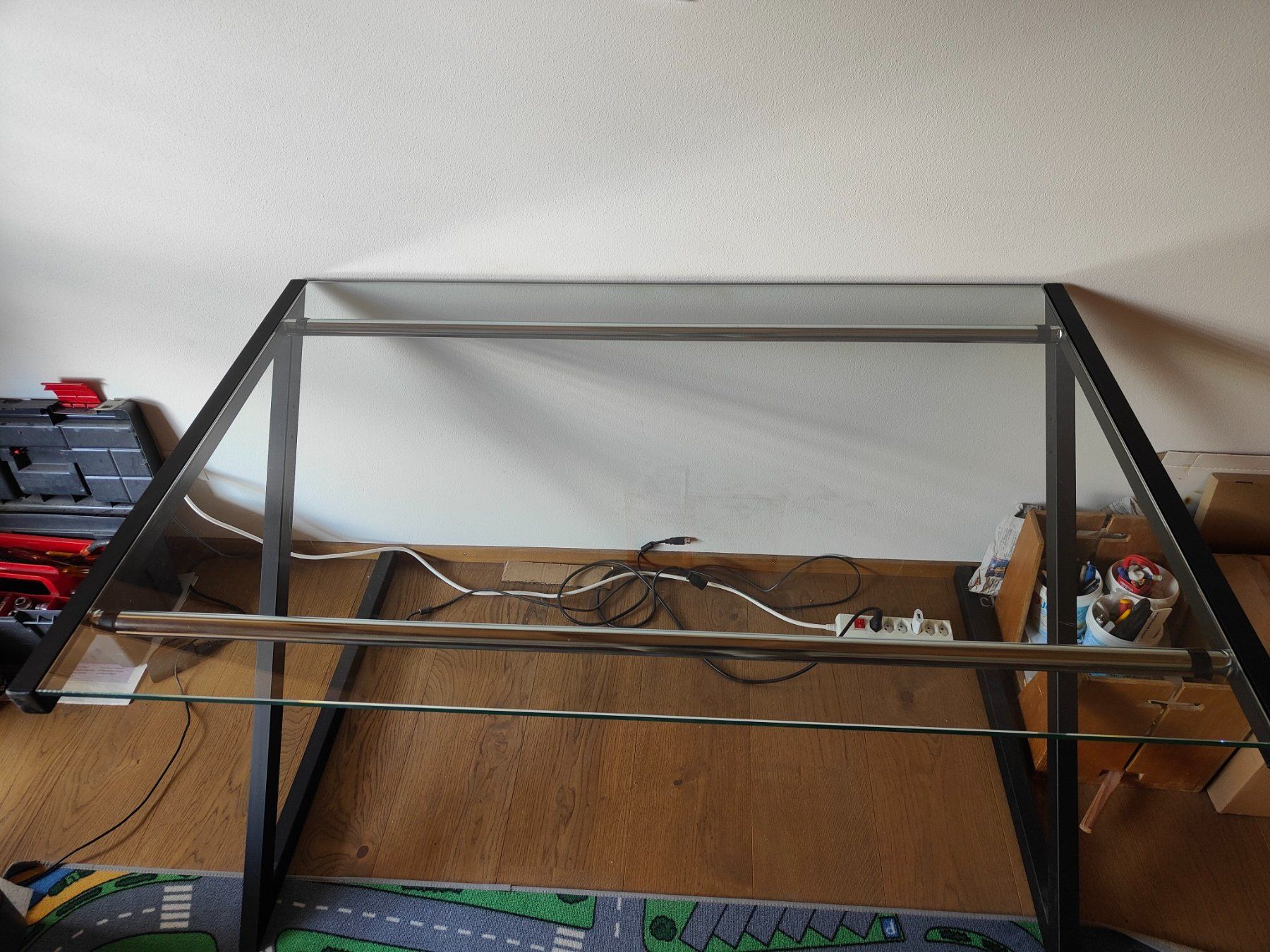 Scrivanie: Bürotisch mit Glasplatte – Usato da Adelboden venduto da sol_fc2q