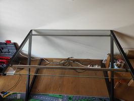 Bürotisch mit Glasplatte