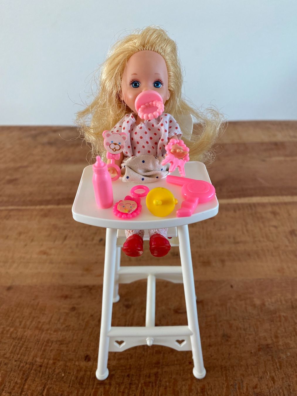 Bambole: Barbie Mädchen im Hochstuhl – Usato da Schlieren venduto da vivid_wrld