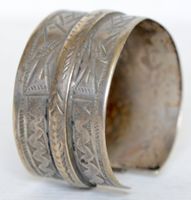 Ancien bracelet en métal