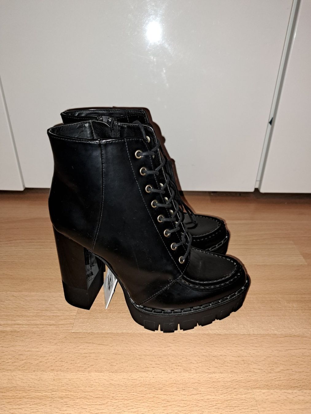 Scarpe da donna: Neue Stiefeletten Gr 39 von Zara – Nuovo (secondo la descrizione) da Gommiswald venduto da Cyndi5 1
