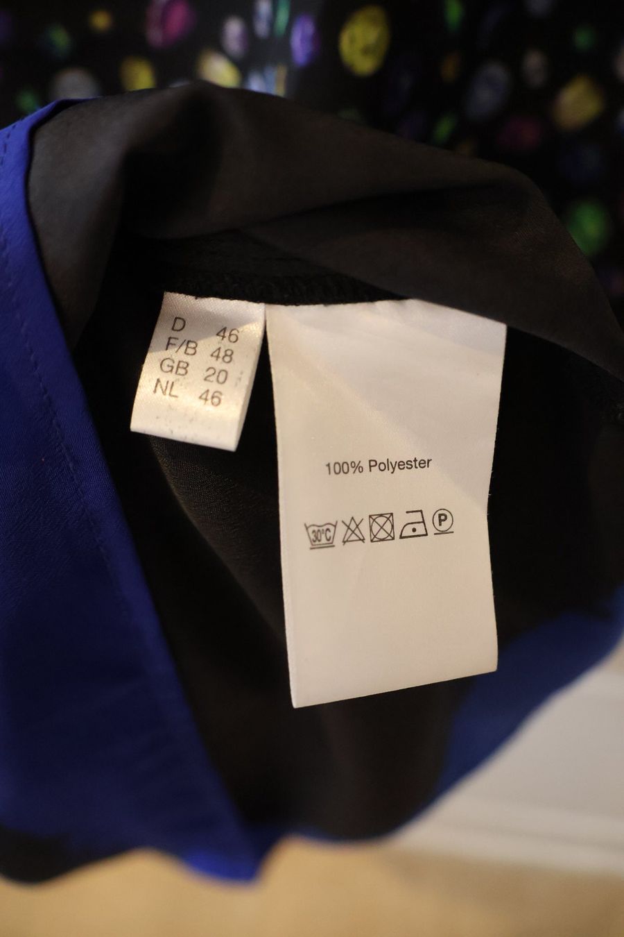 T-Shirts: Public Oberteil mit Schmucksteinmuster – Gebraucht aus Winterthur von jul_v9wx 4