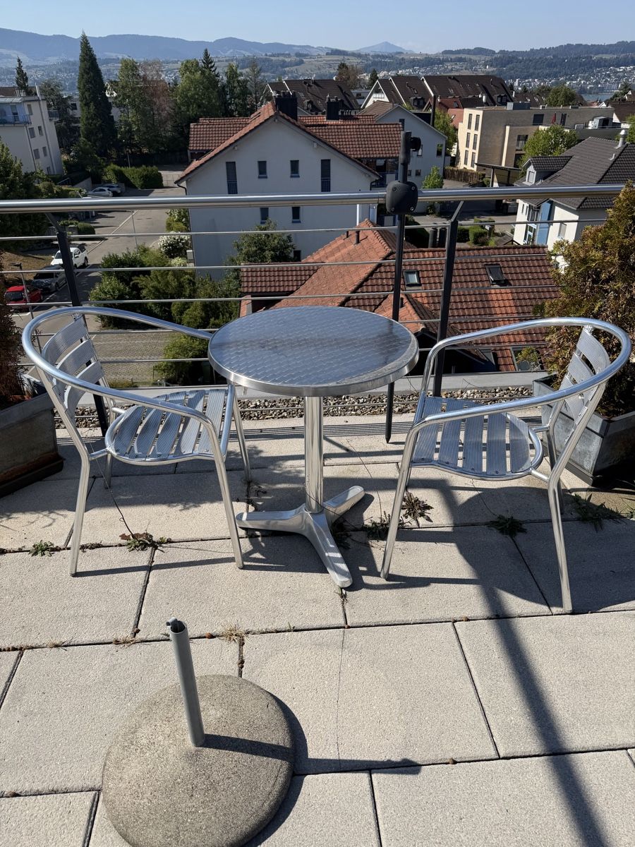 Set de table et chaises: Bistrotisch mit 2 Stühlen – D'occasion à Uetikon am See par Snoopy1961