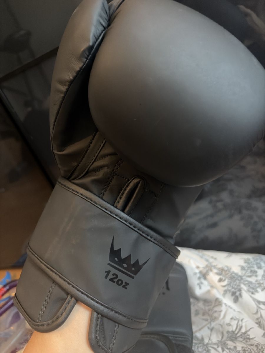 Guanti & manicotti: Hochwertige Boxhandschuhe – Usato da Zürich venduto da Littlechrissy 1