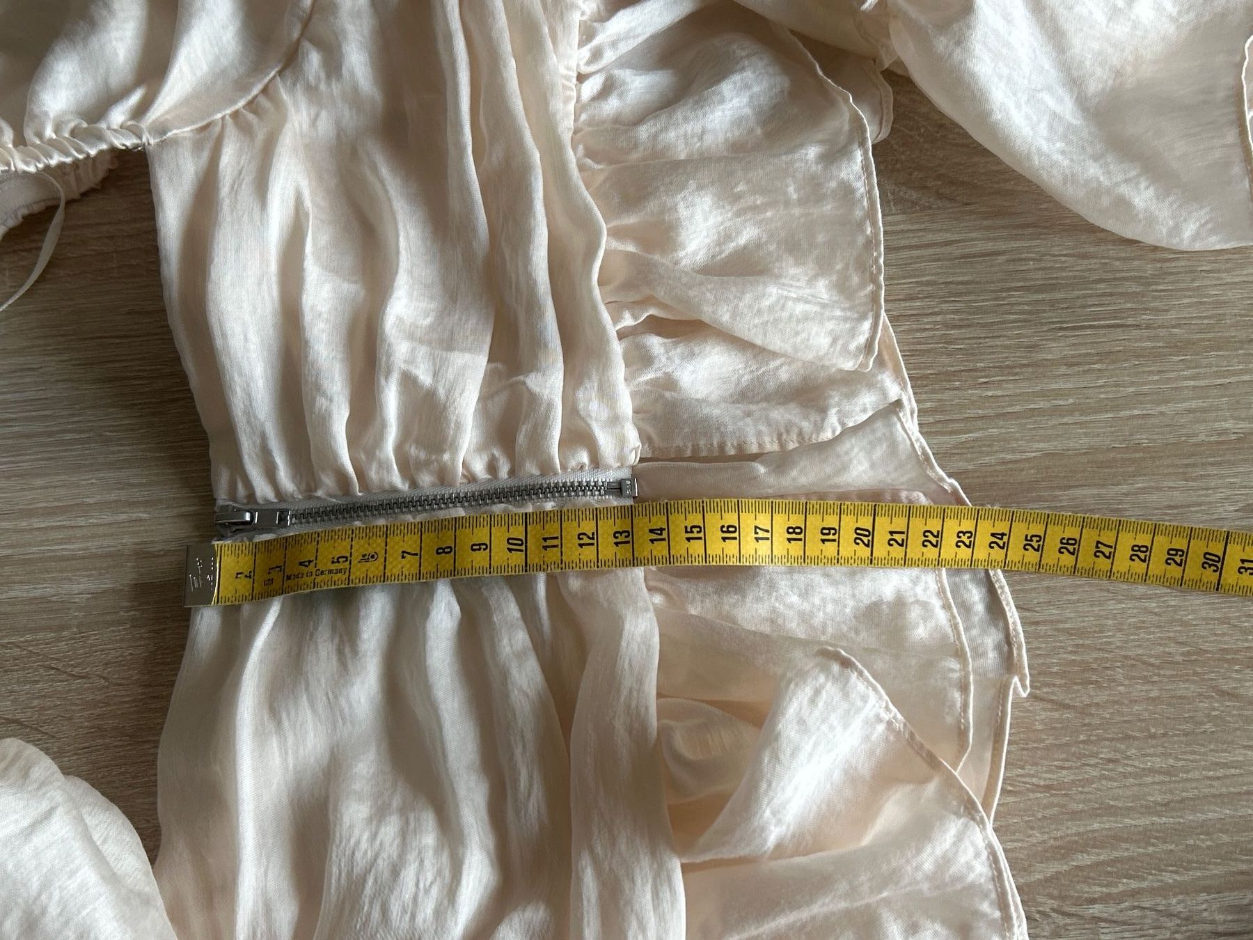 H&M Camicette: Oberteil mit Raffung & Glockenärmeln hellbeige von H&M Gr.36 – Usato da Brunnen venduto da Nala2929 6