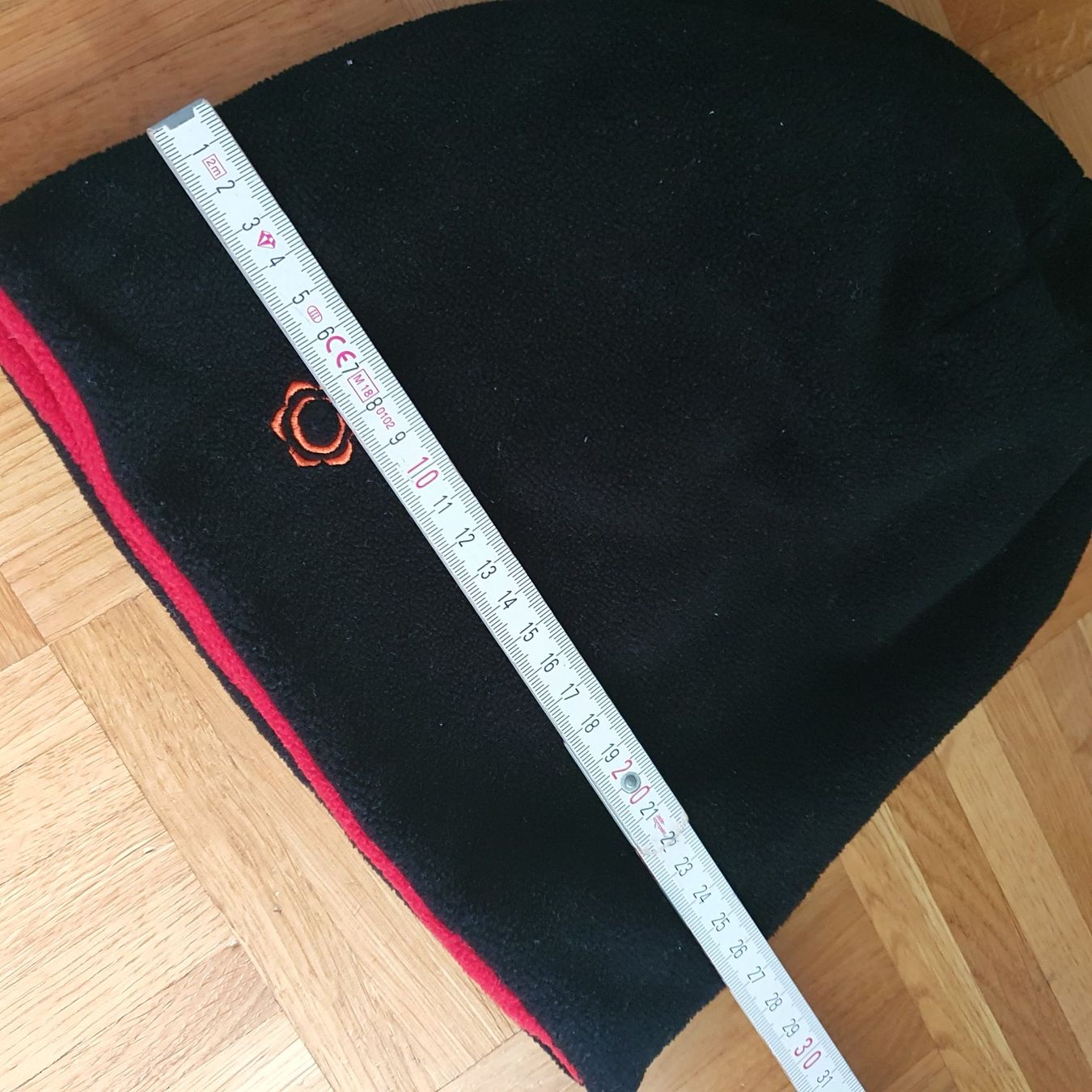 Copricapi, berretti & cappellini: Bonnet rouge et noir réversible polaire – Usato da Prilly venduto da RoDyRe 2