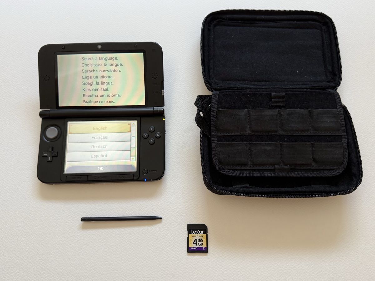 Nintendo Console: Console Nintendo 3DS noire avec stylet et housse – Usato da Neyruz FR venduto da Paw_ket-Steal