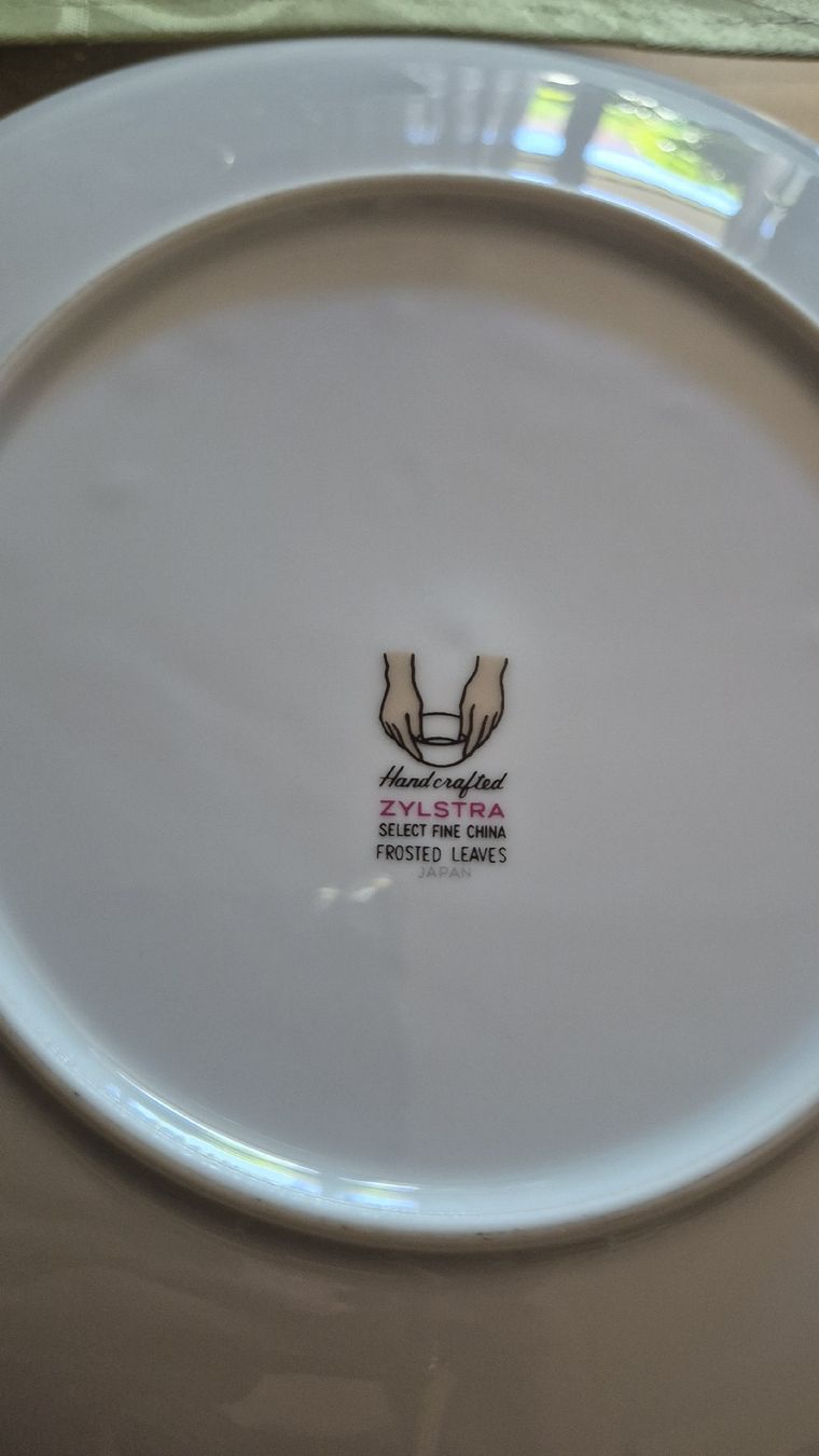 Set di piatti: Vintage Geschirrset – Usato da Jona venduto da Novalis1 2