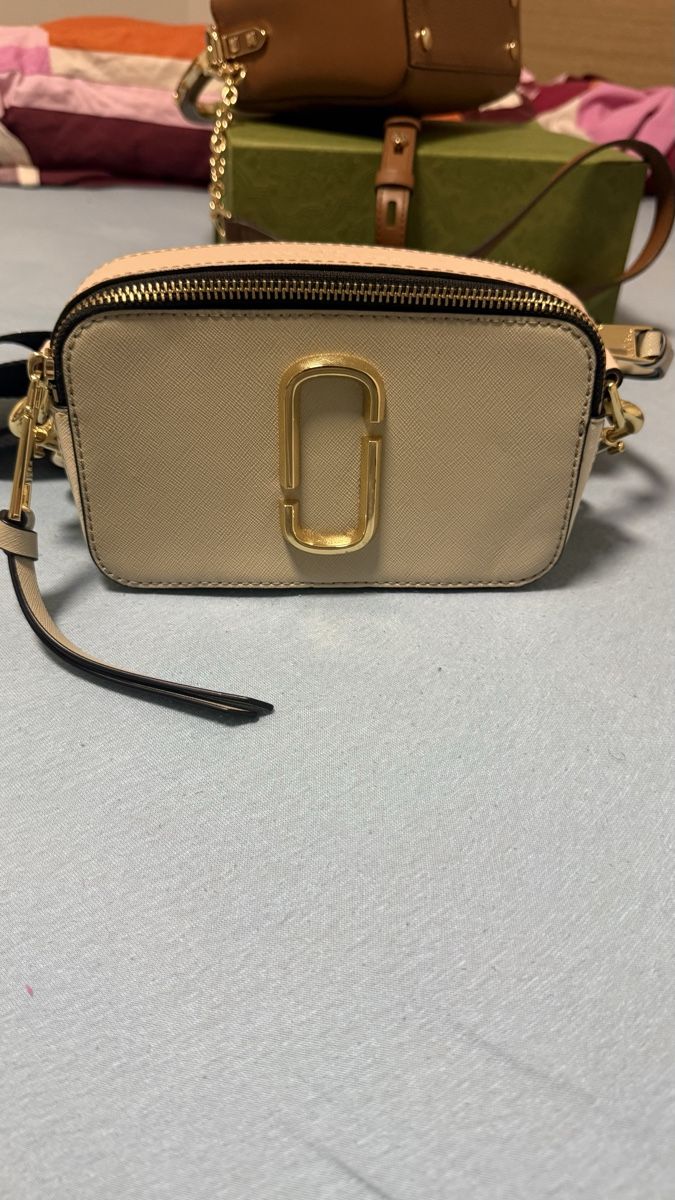 Lacoste Autres vêtements & accessoires: Sac divers marque  – D'occasion à Lausanne par noe_gb6s 7