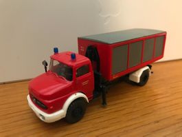 Mercedes Abrollcontainer LKW Feuerwehr