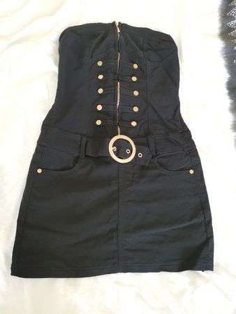Schwarzes Minikleid