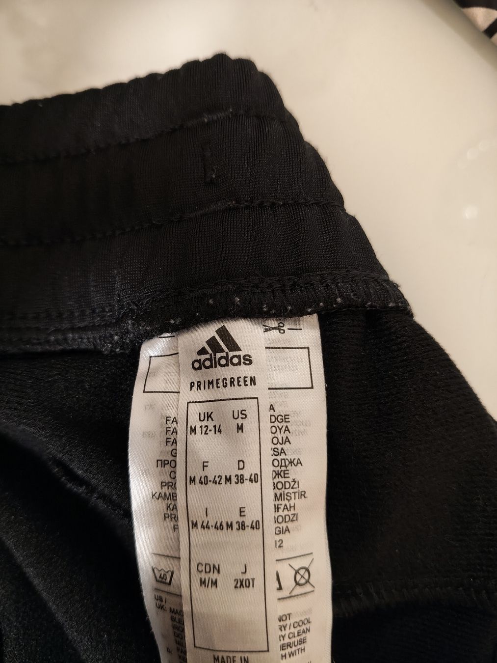 Adidas Completi: Adidas Trainingsanzug – Usato da Mendrisio venduto da Dee-11 3