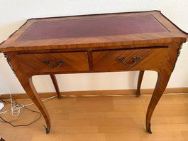 Bureau plat avec dessus en cuir 