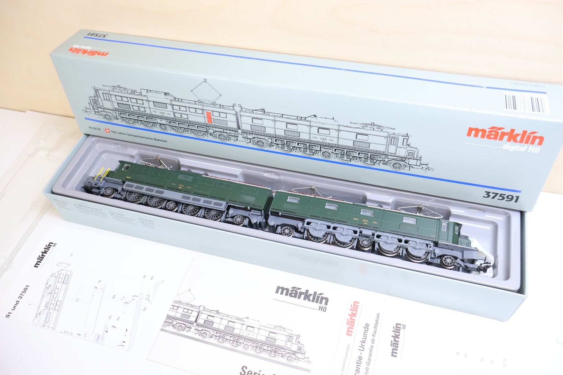 Märklin Modellini di ferrovie: Märklin SBB grosse Doppel E-Lok Ae 8/14  - Digital 37591 – Usato da Winterthur venduto da Monstera 6