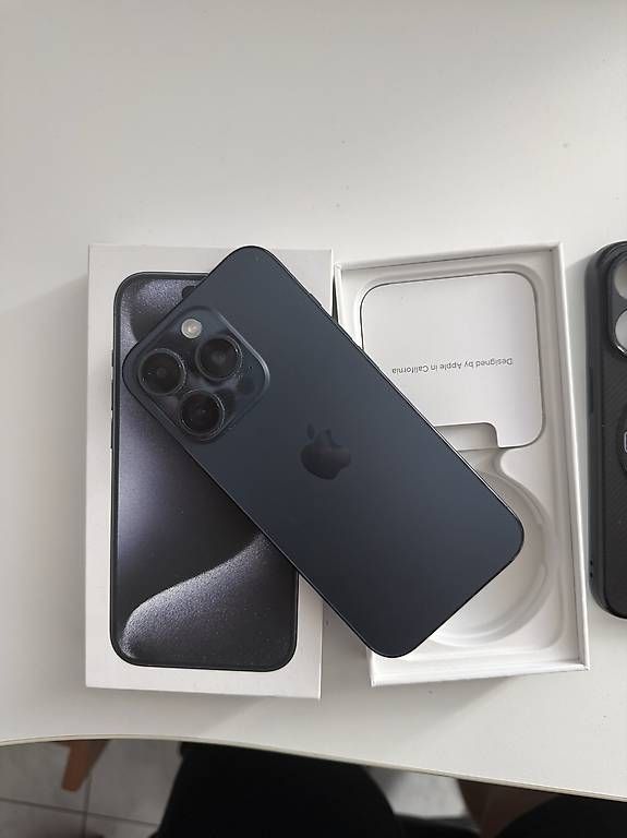 Telefoni cellulari / Smartphones: iPhone 15 Pro – Usato da Muralto venduto da Riistee 1